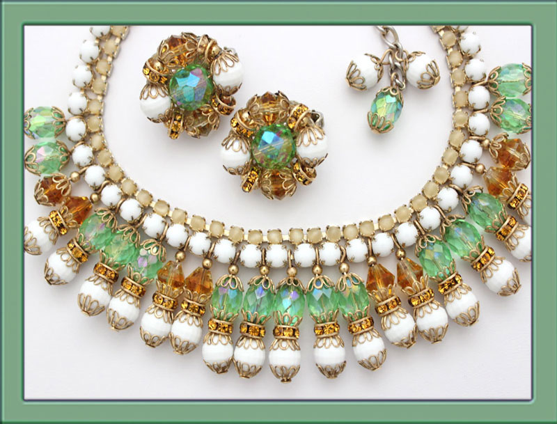 Hobe-Bib-Necklace-with-Amber-RS-and-Green-and-white-beads