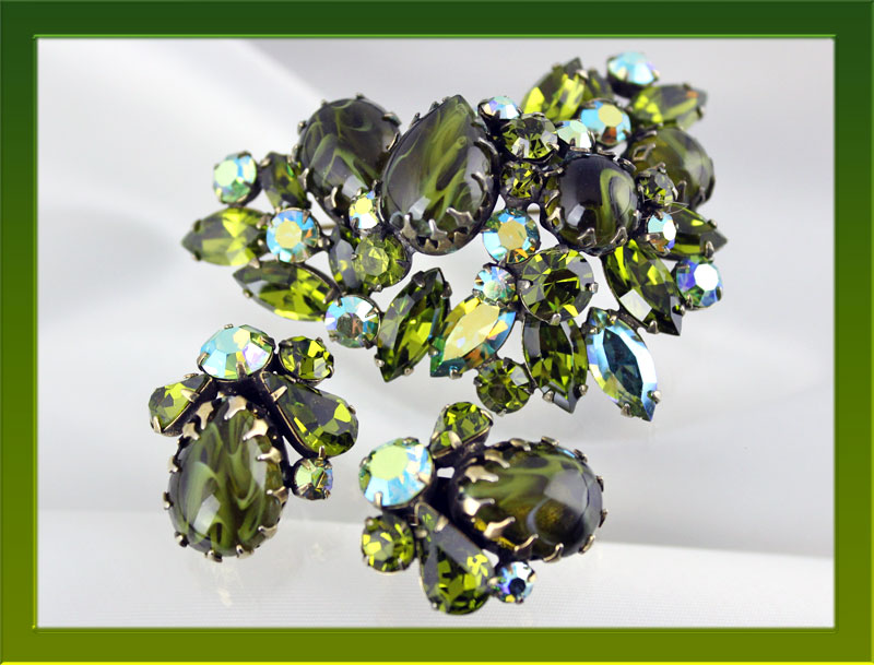 Regency-Olive-Green-Art-Glass-Brooch-and-Earrings