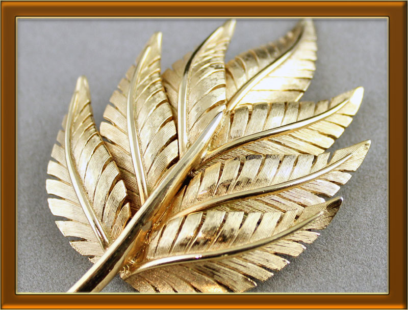 Boucher-Golden-fan-of-fern-leaves-brooch